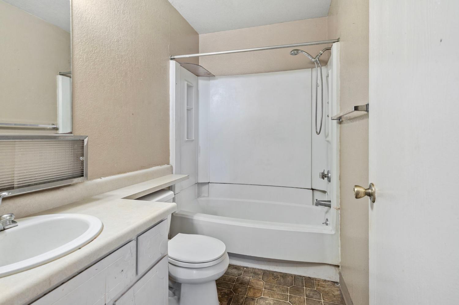 Detail Gallery Image 23 of 28 For 8844 Fox Creek Dr #68,  Stockton,  CA 95210 - 2 Beds | 2 Baths