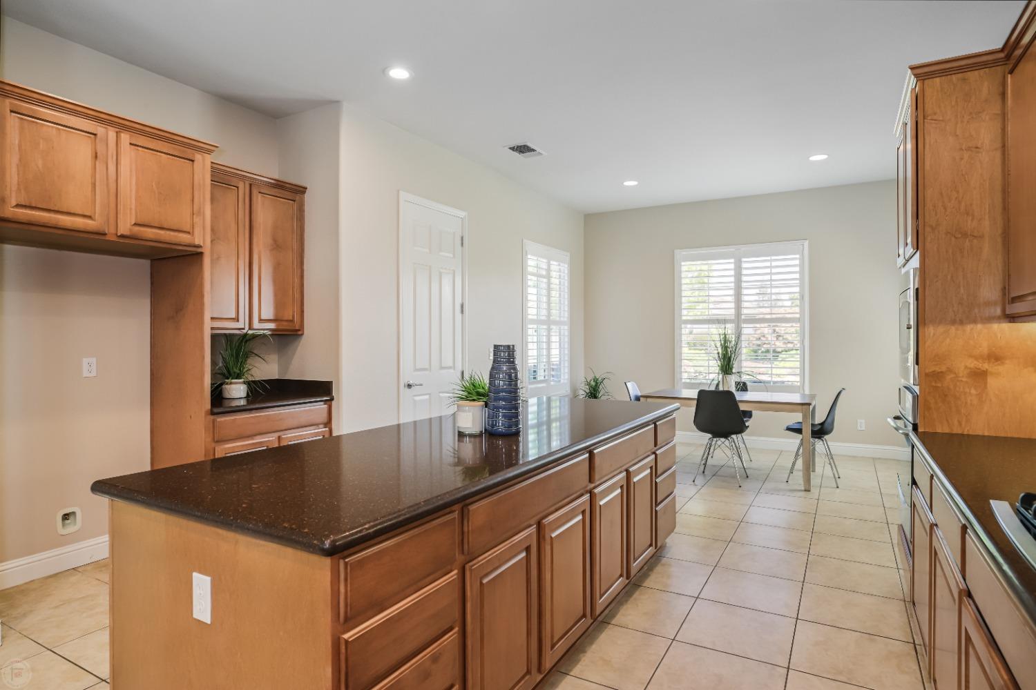 Detail Gallery Image 21 of 93 For 2411 Belle Glade Ln, Manteca,  CA 95336 - 2 Beds | 2/1 Baths
