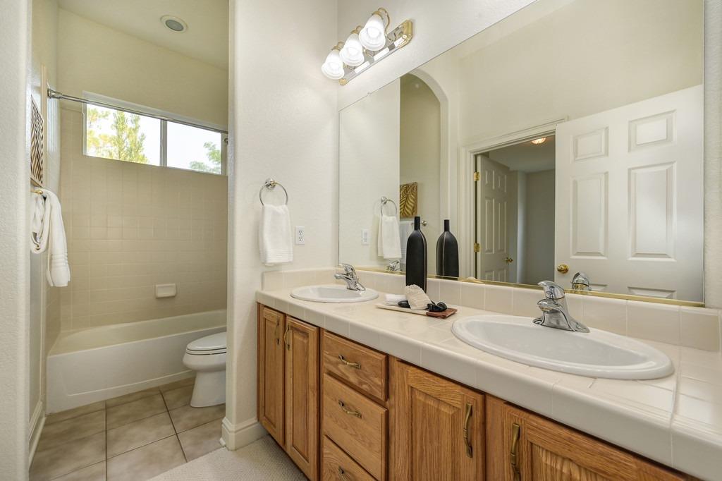Detail Gallery Image 39 of 66 For 1424 Oak Hill Way, Roseville,  CA 95661 - 4 Beds | 2/1 Baths