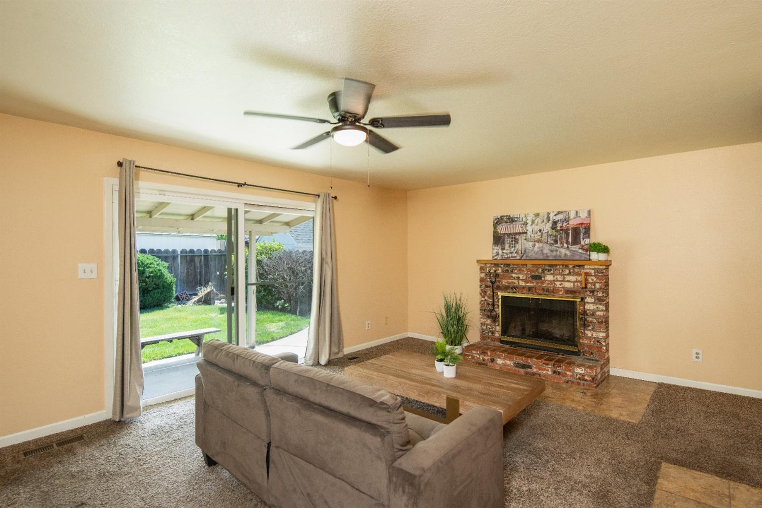Detail Gallery Image 4 of 25 For 3400 Whitehorse Ave, Modesto,  CA 95350 - 3 Beds | 2 Baths