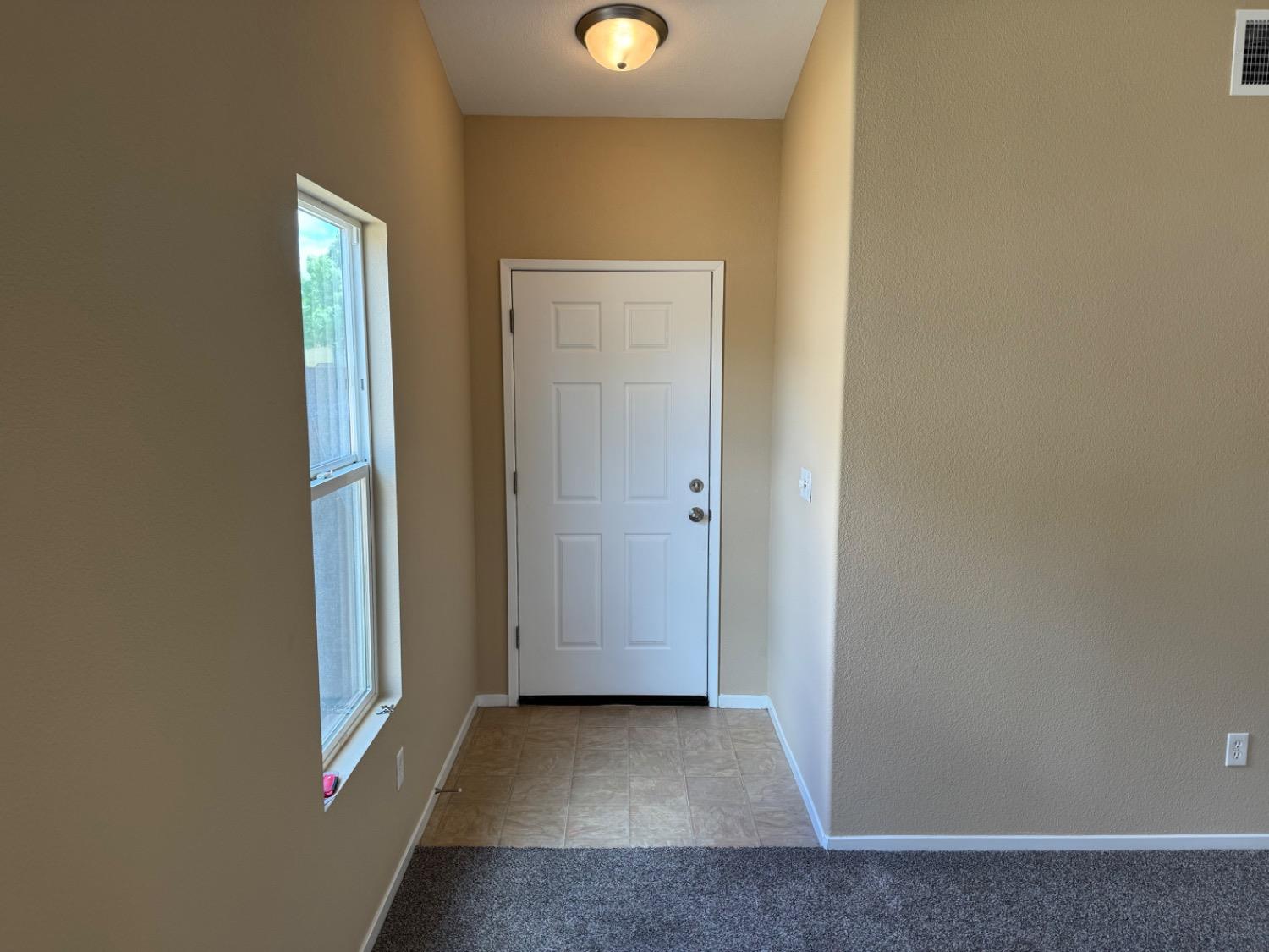 Detail Gallery Image 3 of 17 For 549 Castlerock Ave, Los Banos,  CA 93635 - 3 Beds | 2 Baths