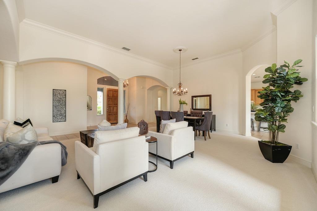 Detail Gallery Image 13 of 66 For 1424 Oak Hill Way, Roseville,  CA 95661 - 4 Beds | 2/1 Baths