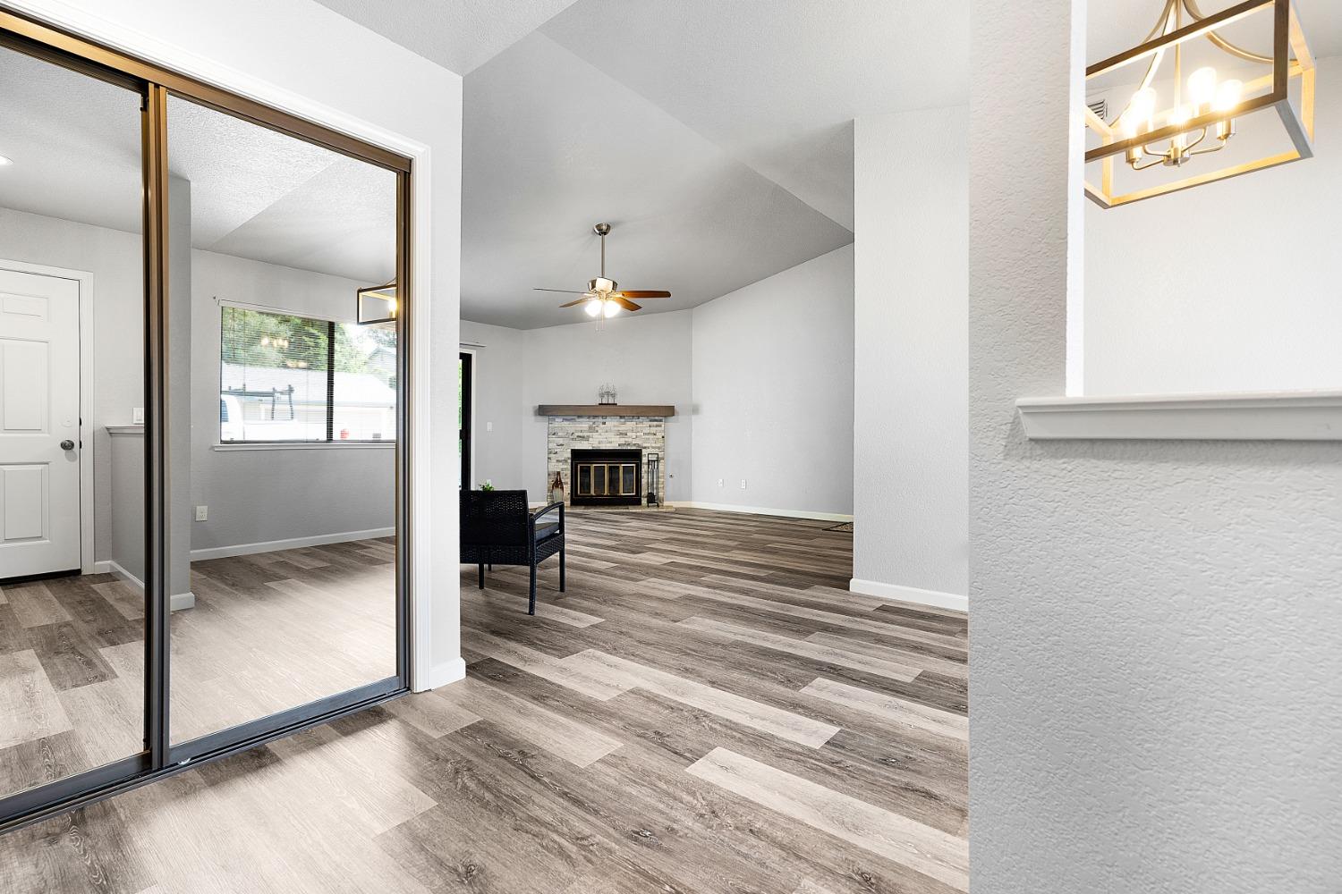 Detail Gallery Image 12 of 46 For 3978 Stonegate Ct, Loomis,  CA 95650 - 2 Beds | 2 Baths