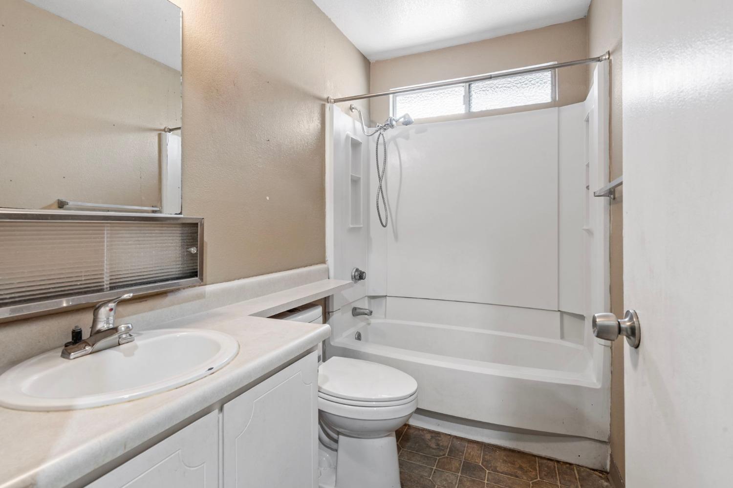 Detail Gallery Image 18 of 28 For 8844 Fox Creek Dr #68,  Stockton,  CA 95210 - 2 Beds | 2 Baths