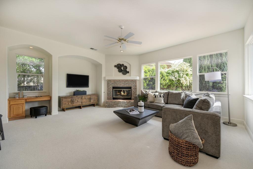 Detail Gallery Image 24 of 66 For 1424 Oak Hill Way, Roseville,  CA 95661 - 4 Beds | 2/1 Baths