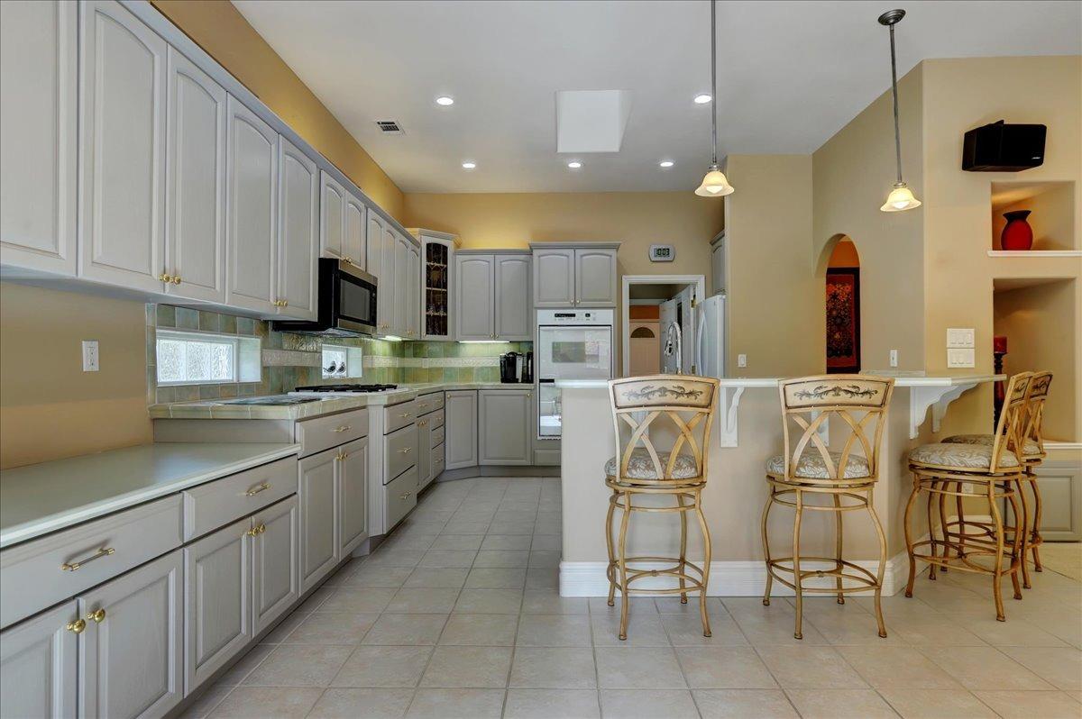 Detail Gallery Image 15 of 72 For 13750 Strawberry Cir, Penn Valley,  CA 95946 - 3 Beds | 2/2 Baths