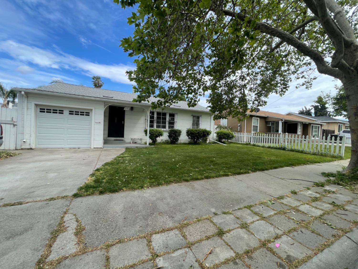 Photo of 119 Navy St in Pittsburg, CA