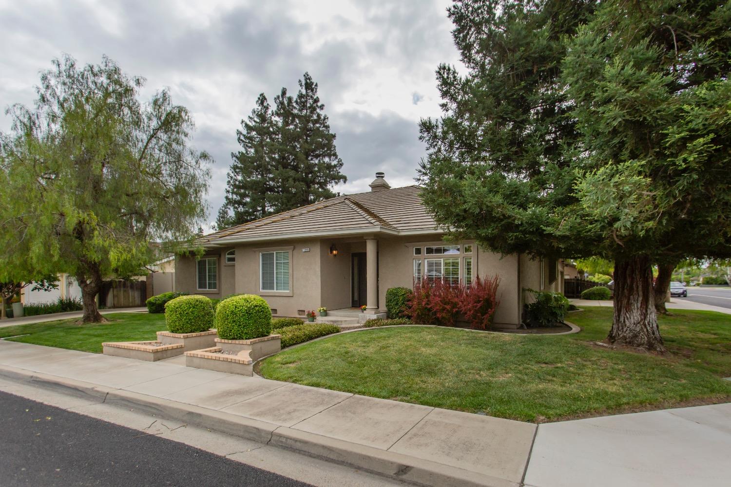 Detail Gallery Image 1 of 45 For 1395 Valley View Dr, Turlock,  CA 95380 - 3 Beds | 2/1 Baths
