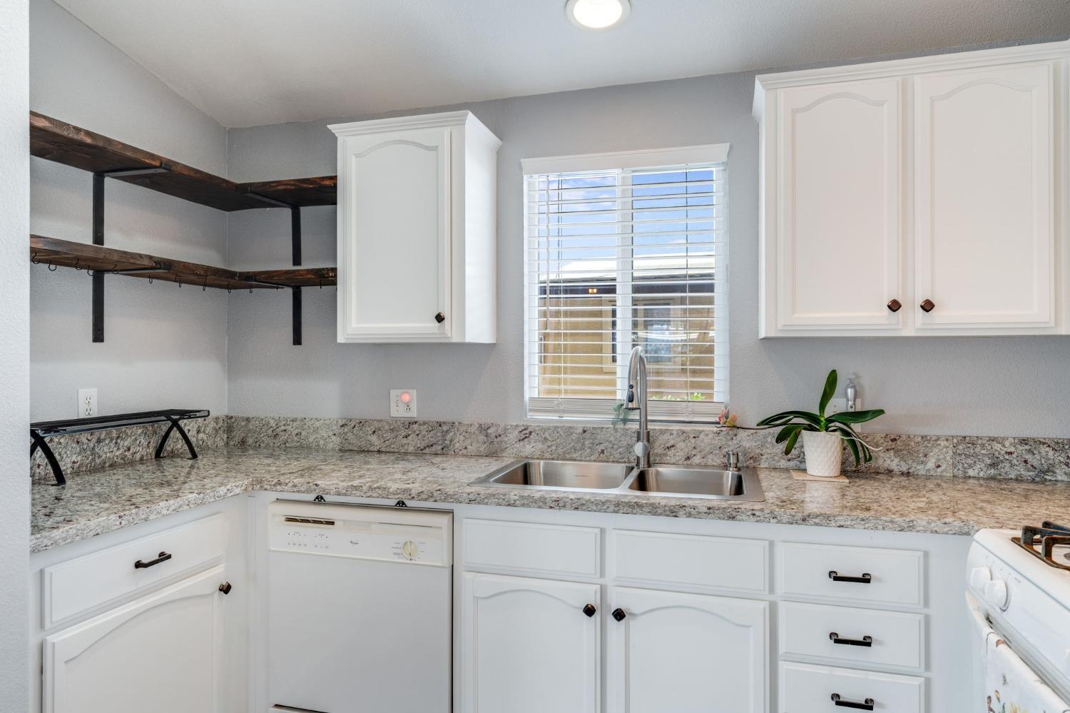 Detail Gallery Image 11 of 30 For 113 Palm View Ln, Rancho Cordova,  CA 95670 - 2 Beds | 2 Baths