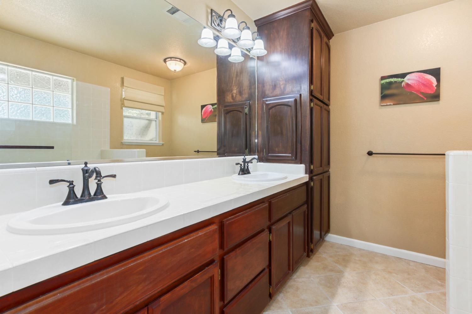 Detail Gallery Image 35 of 61 For 2635 Emerald Bay Dr, Davis,  CA 95618 - 3 Beds | 2 Baths