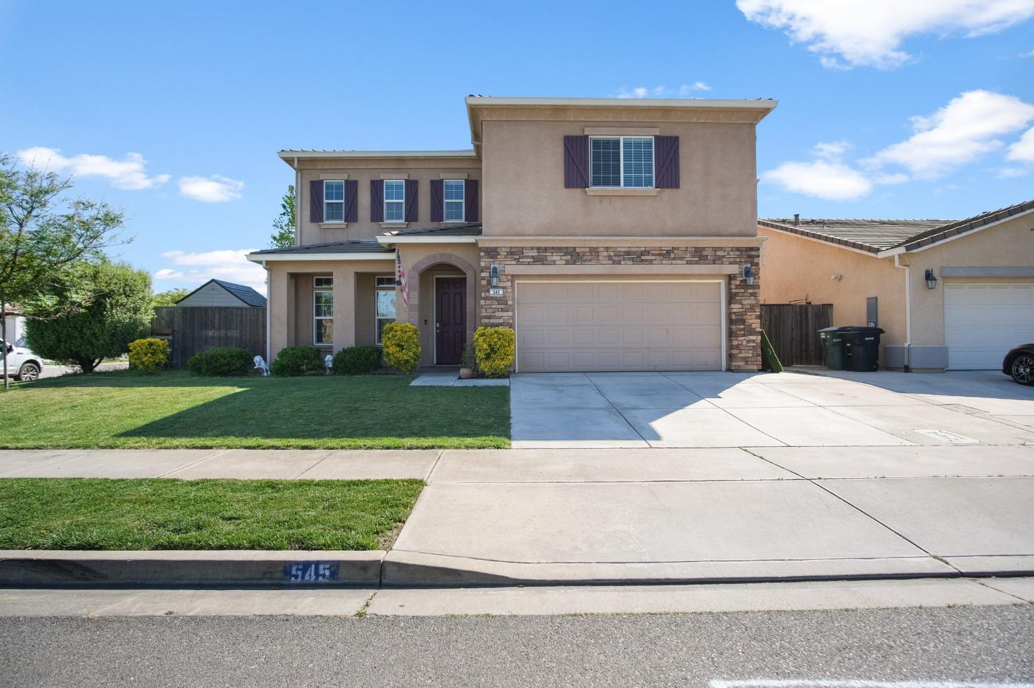 Photo of 545 Dales Pony Dr in Oakdale, CA