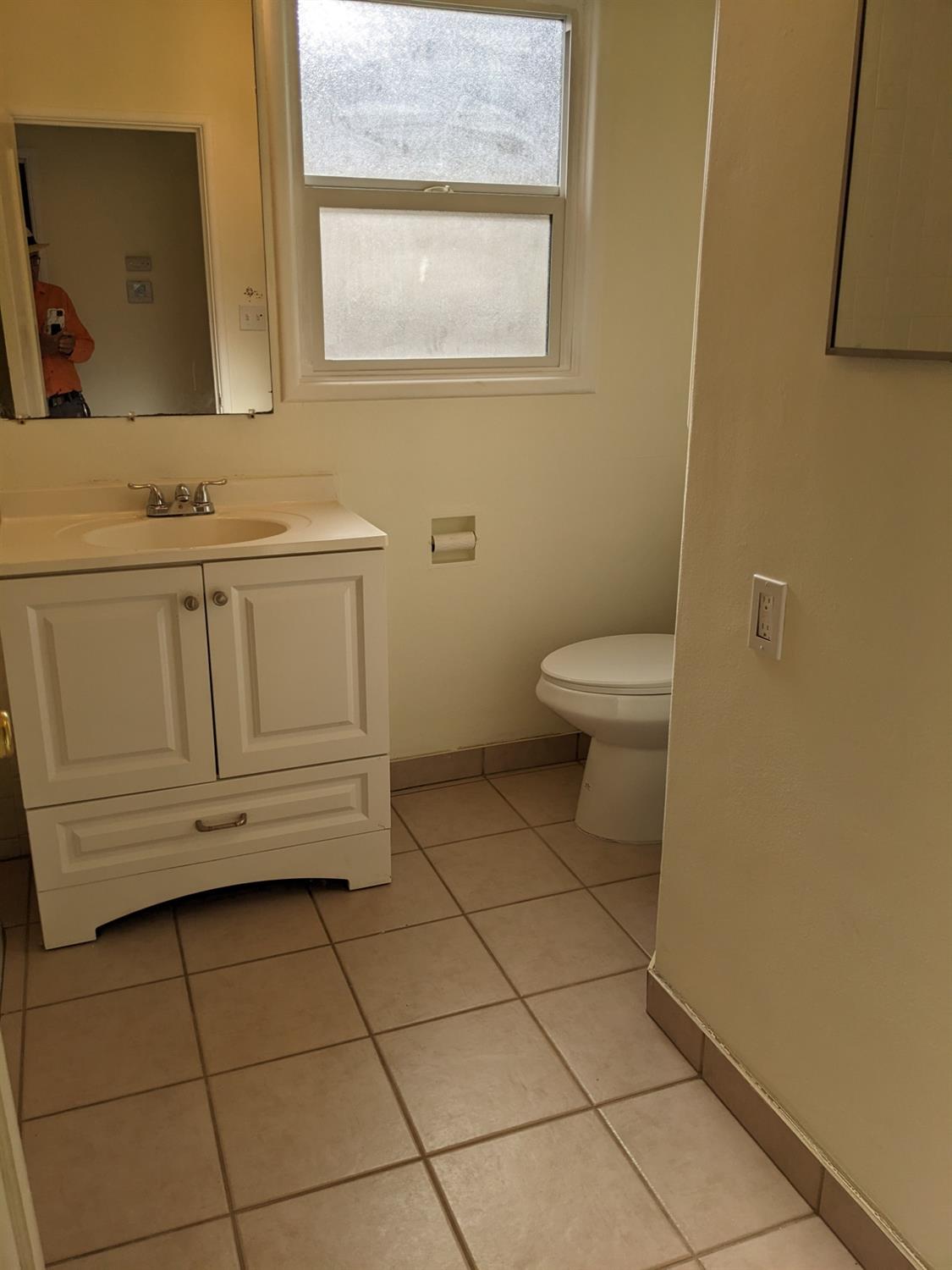 Detail Gallery Image 11 of 37 For 1448 W Flora St, Stockton,  CA 95203 - 3 Beds | 1/1 Baths