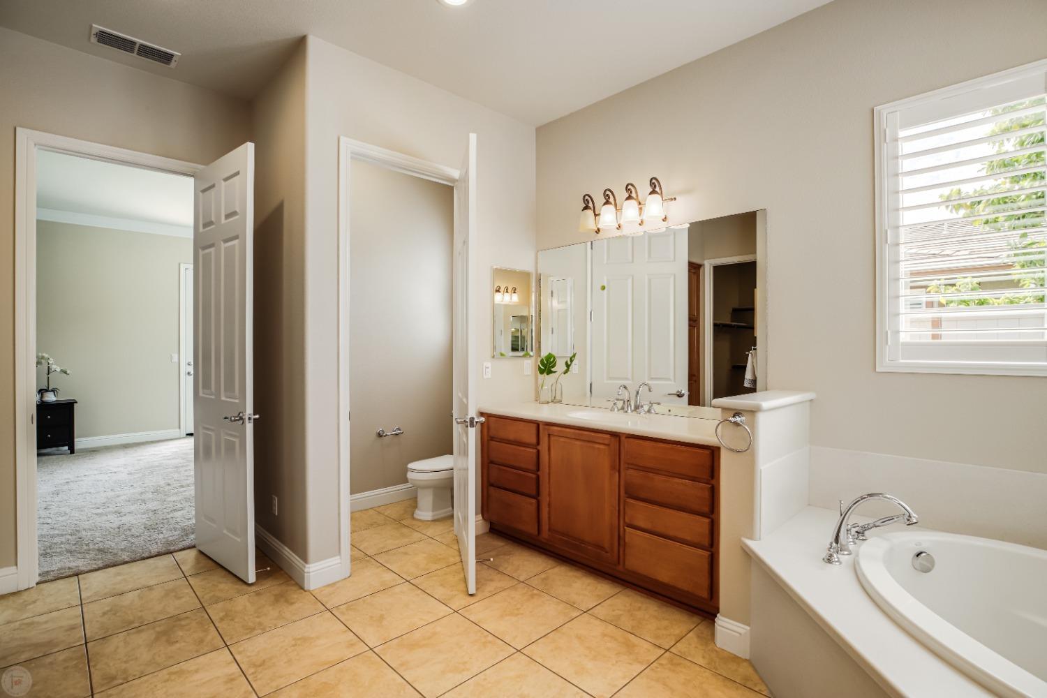 Detail Gallery Image 39 of 93 For 2411 Belle Glade Ln, Manteca,  CA 95336 - 2 Beds | 2/1 Baths