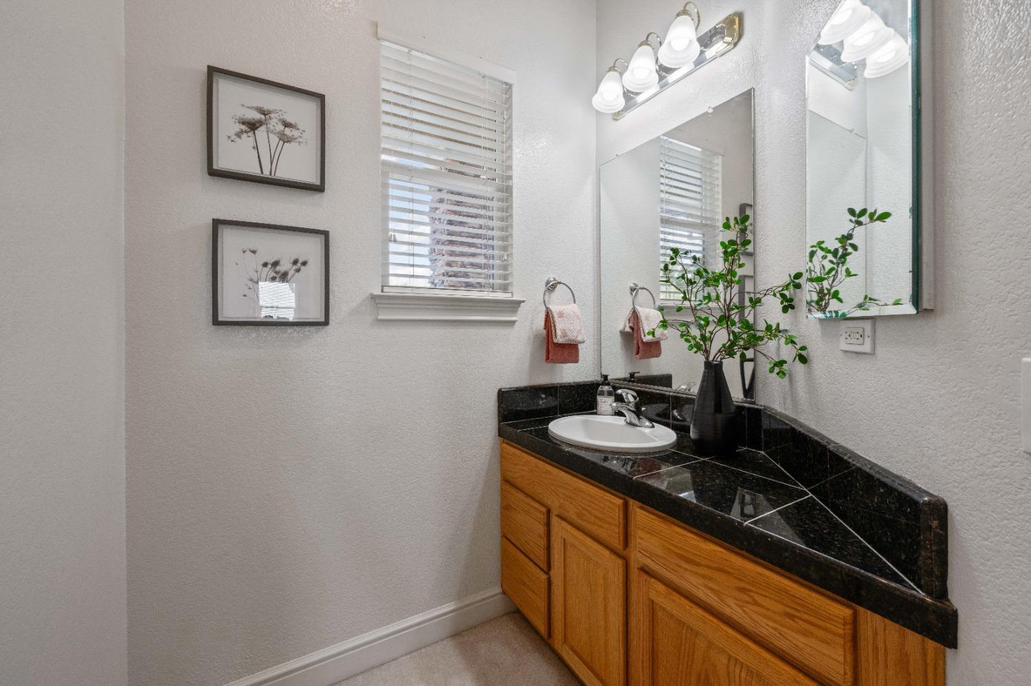 Detail Gallery Image 31 of 61 For 1520 Oak Hill Way, Roseville,  CA 95661 - 5 Beds | 4 Baths