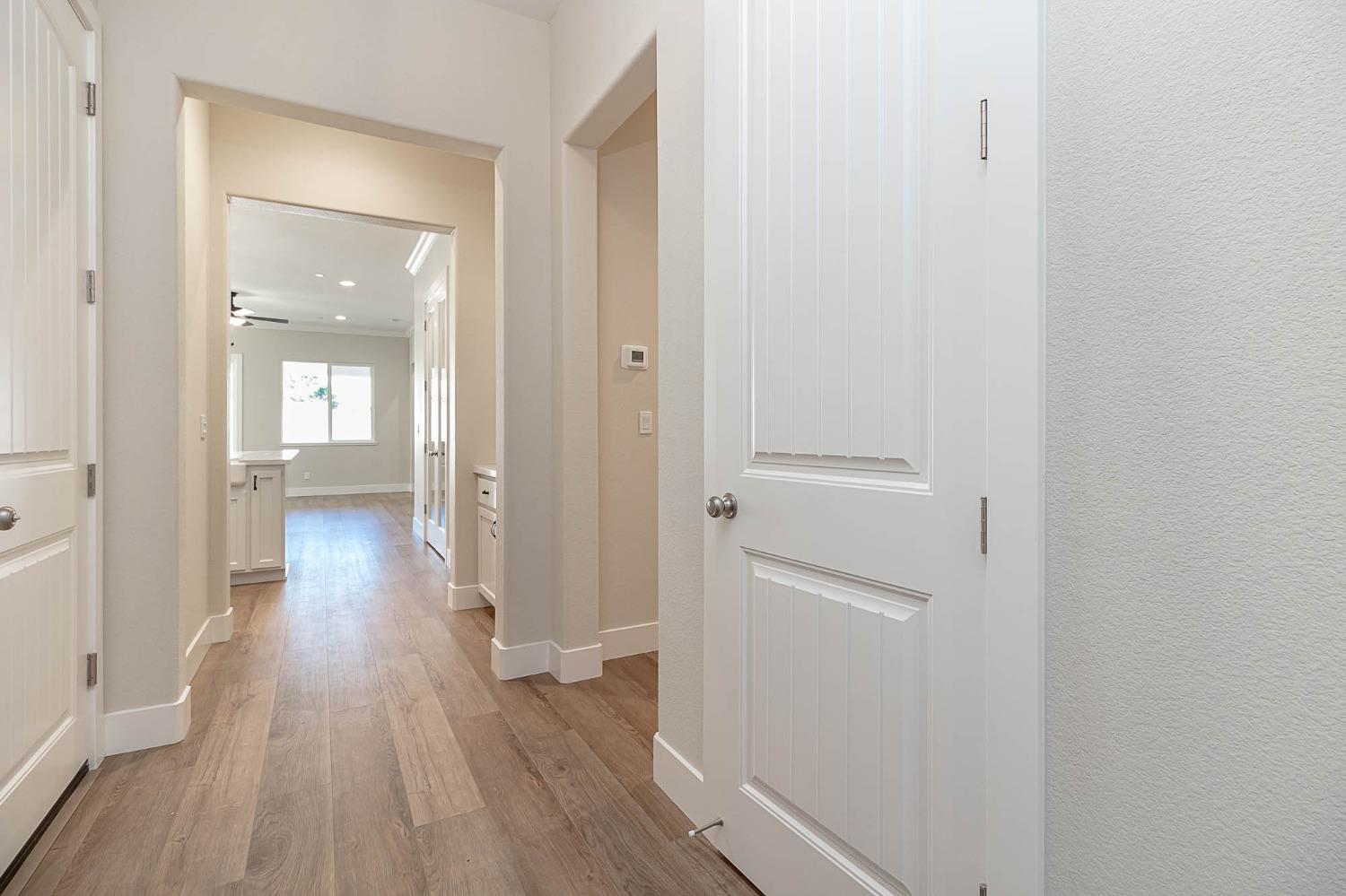 Detail Gallery Image 4 of 20 For 1027 Longview Dr, Oakdale,  CA 95361 - 4 Beds | 2/1 Baths