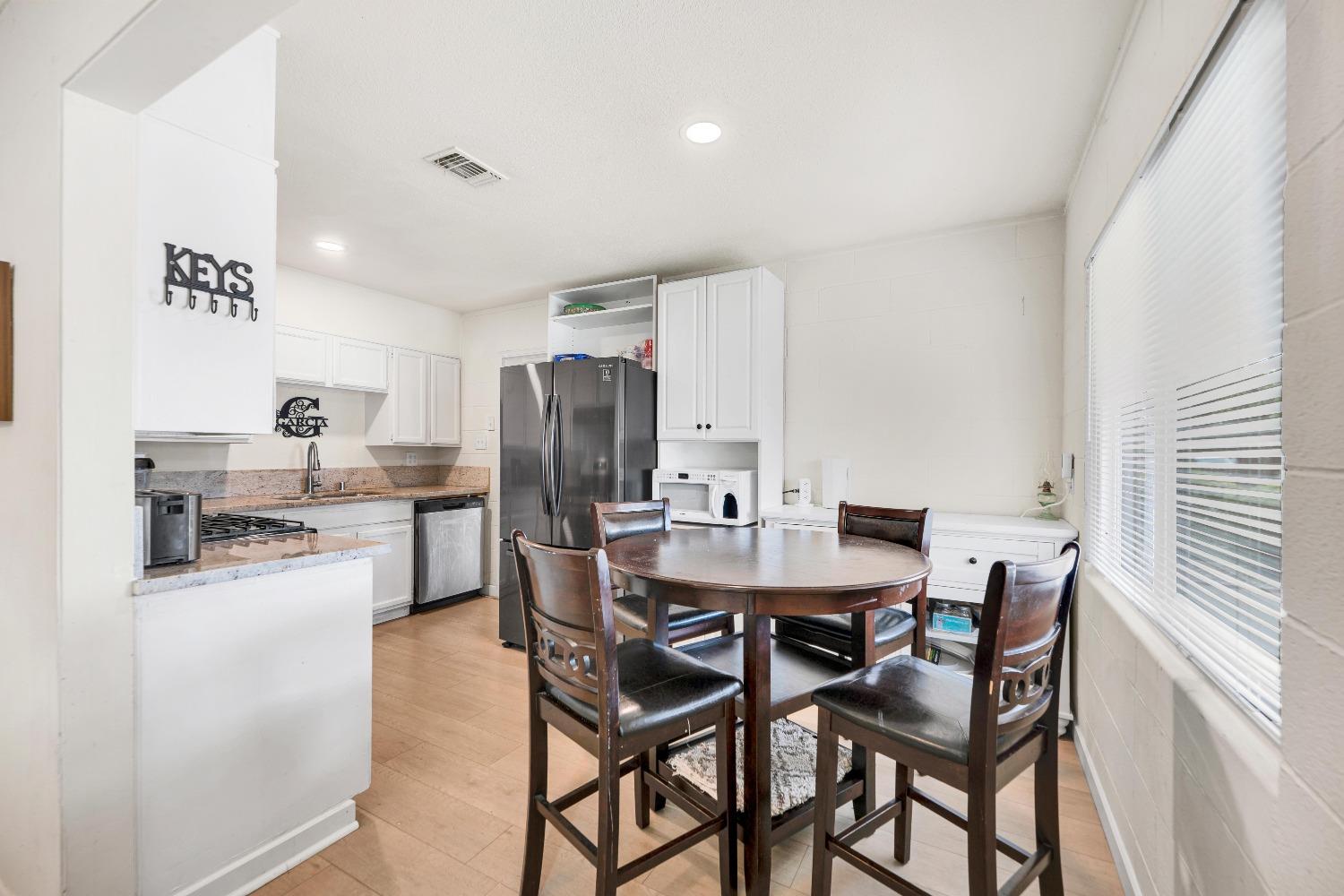 Detail Gallery Image 16 of 52 For 5673 James Way, Sacramento,  CA 95822 - 3 Beds | 1 Baths