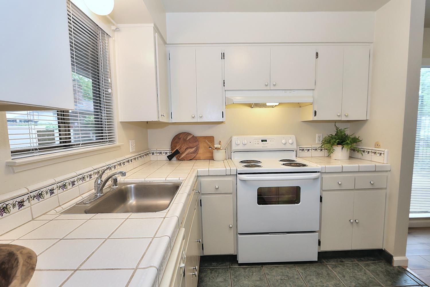 Detail Gallery Image 10 of 59 For 2950 Marconi Ave #108,  Sacramento,  CA 95821 - 1 Beds | 1 Baths