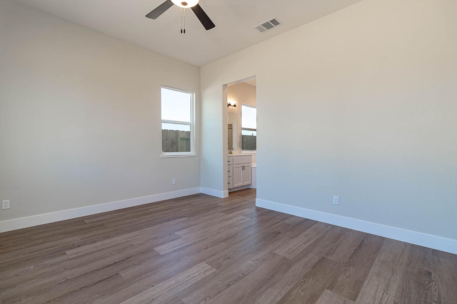 Detail Gallery Image 11 of 20 For 1027 Longview Dr, Oakdale,  CA 95361 - 4 Beds | 2/1 Baths