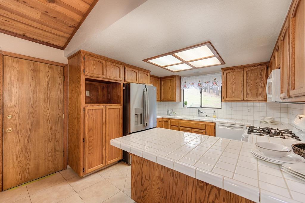 Detail Gallery Image 19 of 51 For 5400 Buttercup Dr, Pollock Pines,  CA 95726 - 3 Beds | 2 Baths