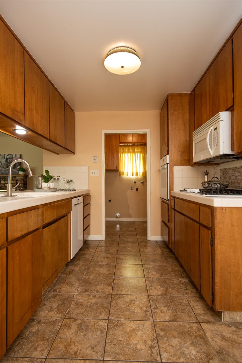 Detail Gallery Image 9 of 25 For 3400 Whitehorse Ave, Modesto,  CA 95350 - 3 Beds | 2 Baths
