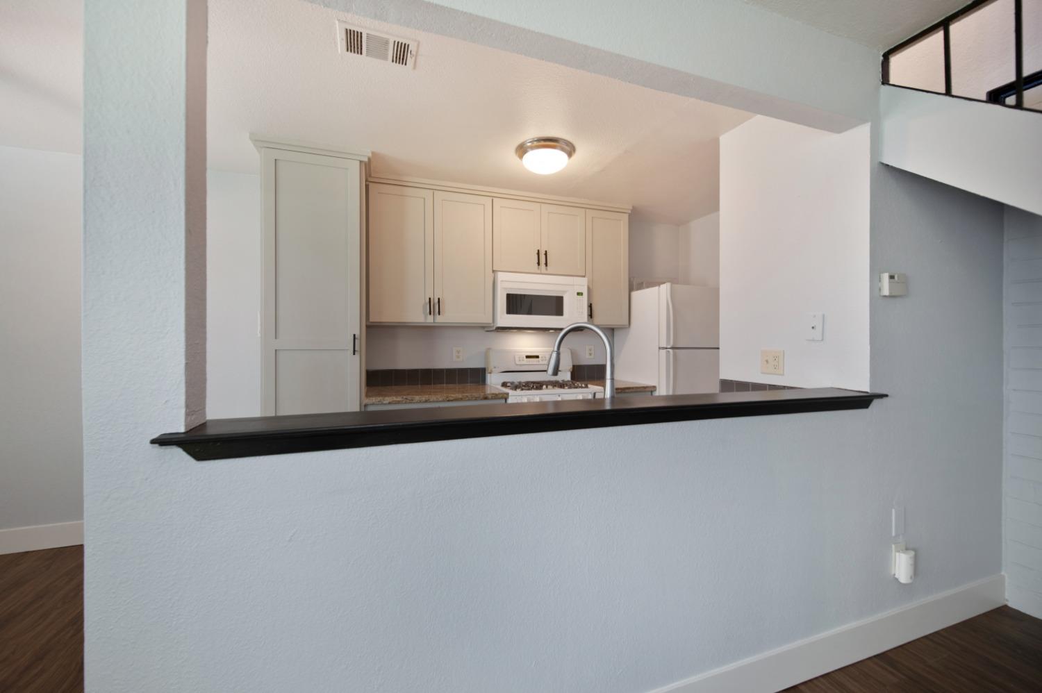 Detail Gallery Image 10 of 24 For 6520 Bremen Dr #2,  Citrus Heights,  CA 95621 - 2 Beds | 1 Baths