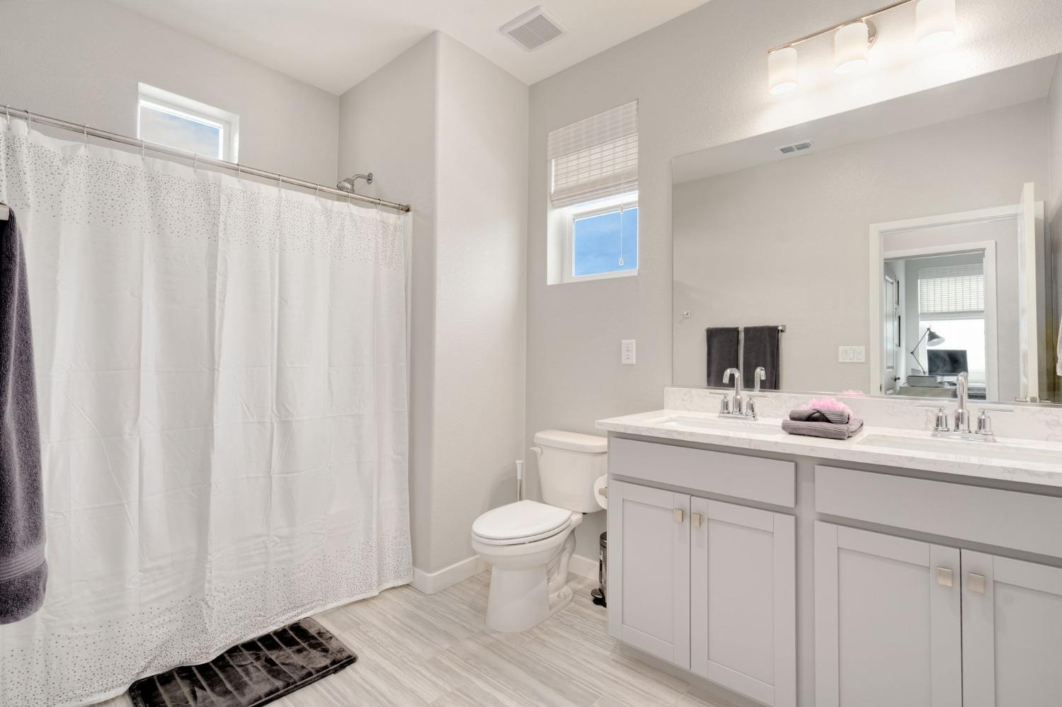 Detail Gallery Image 23 of 44 For 2916 Honey Opal Ave, Sacramento,  CA 95833 - 3 Beds | 2/1 Baths