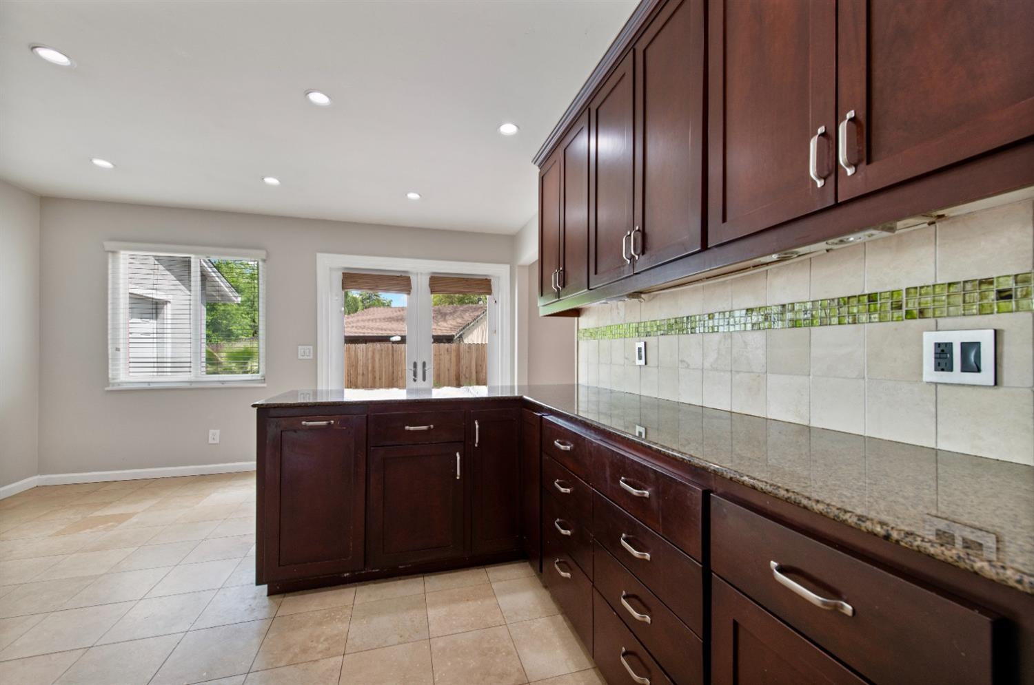 Detail Gallery Image 8 of 44 For 7420 Westgate Dr, Citrus Heights,  CA 95610 - 3 Beds | 2 Baths