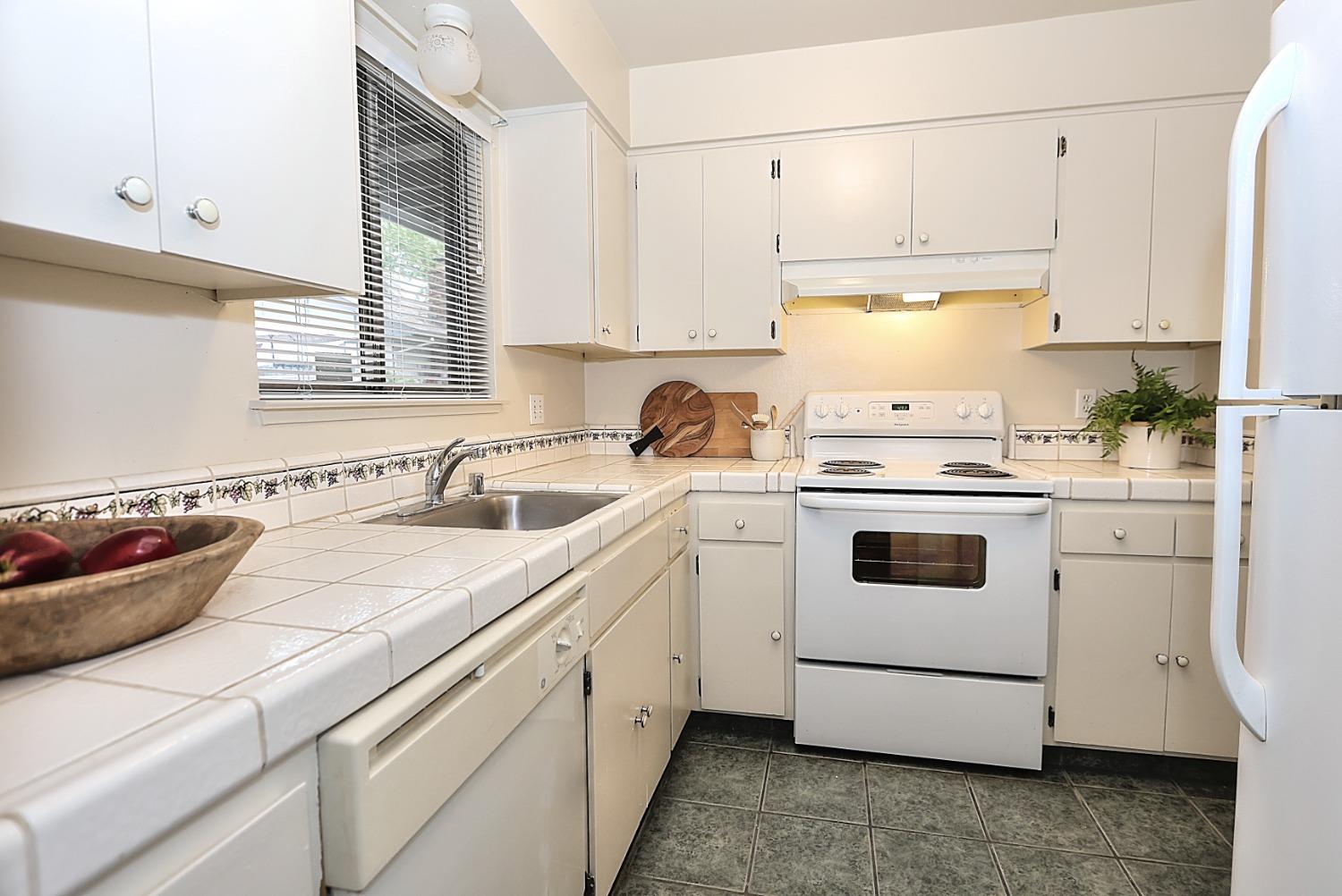 Detail Gallery Image 12 of 59 For 2950 Marconi Ave #108,  Sacramento,  CA 95821 - 1 Beds | 1 Baths