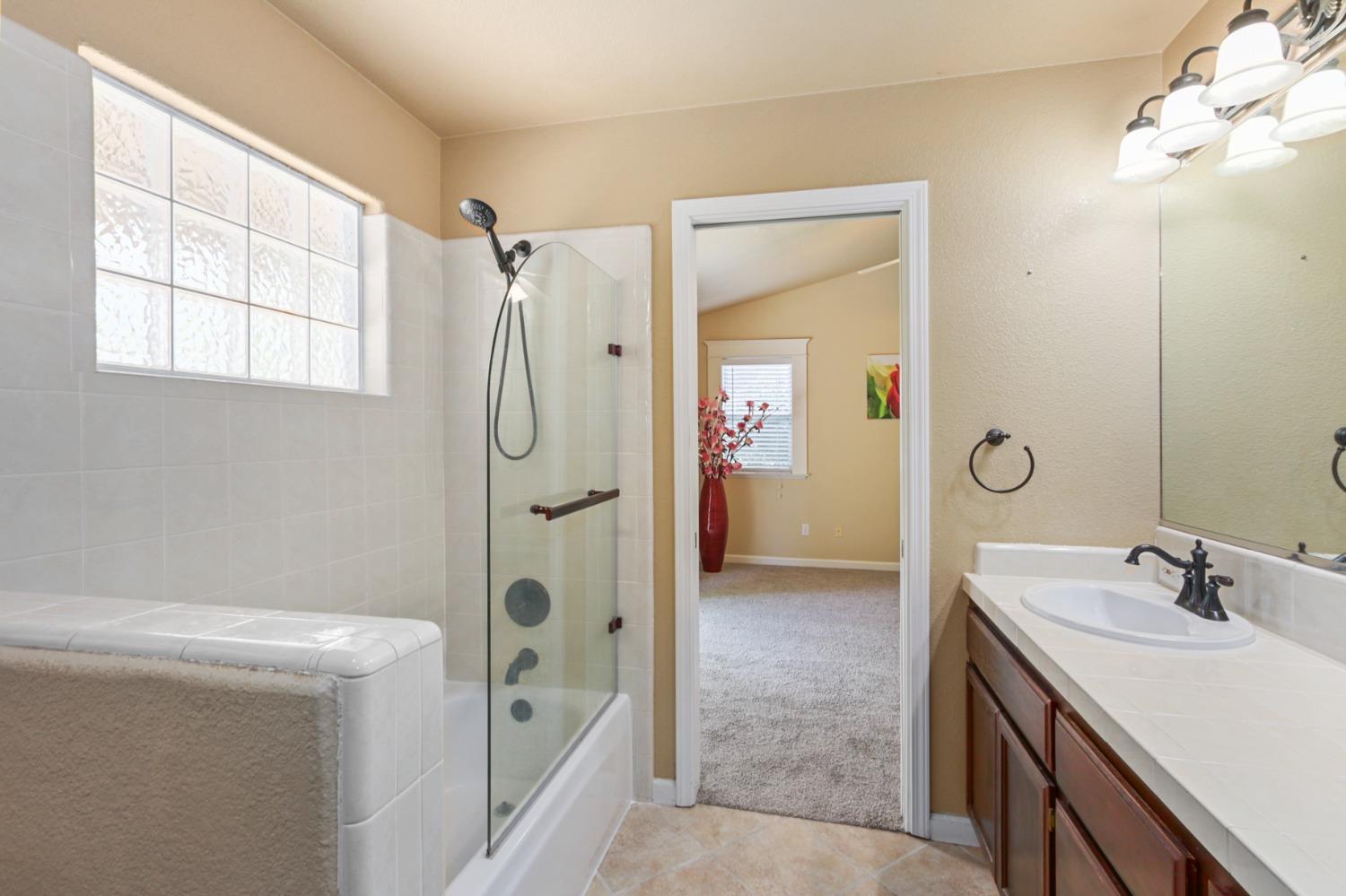 Detail Gallery Image 37 of 61 For 2635 Emerald Bay Dr, Davis,  CA 95618 - 3 Beds | 2 Baths