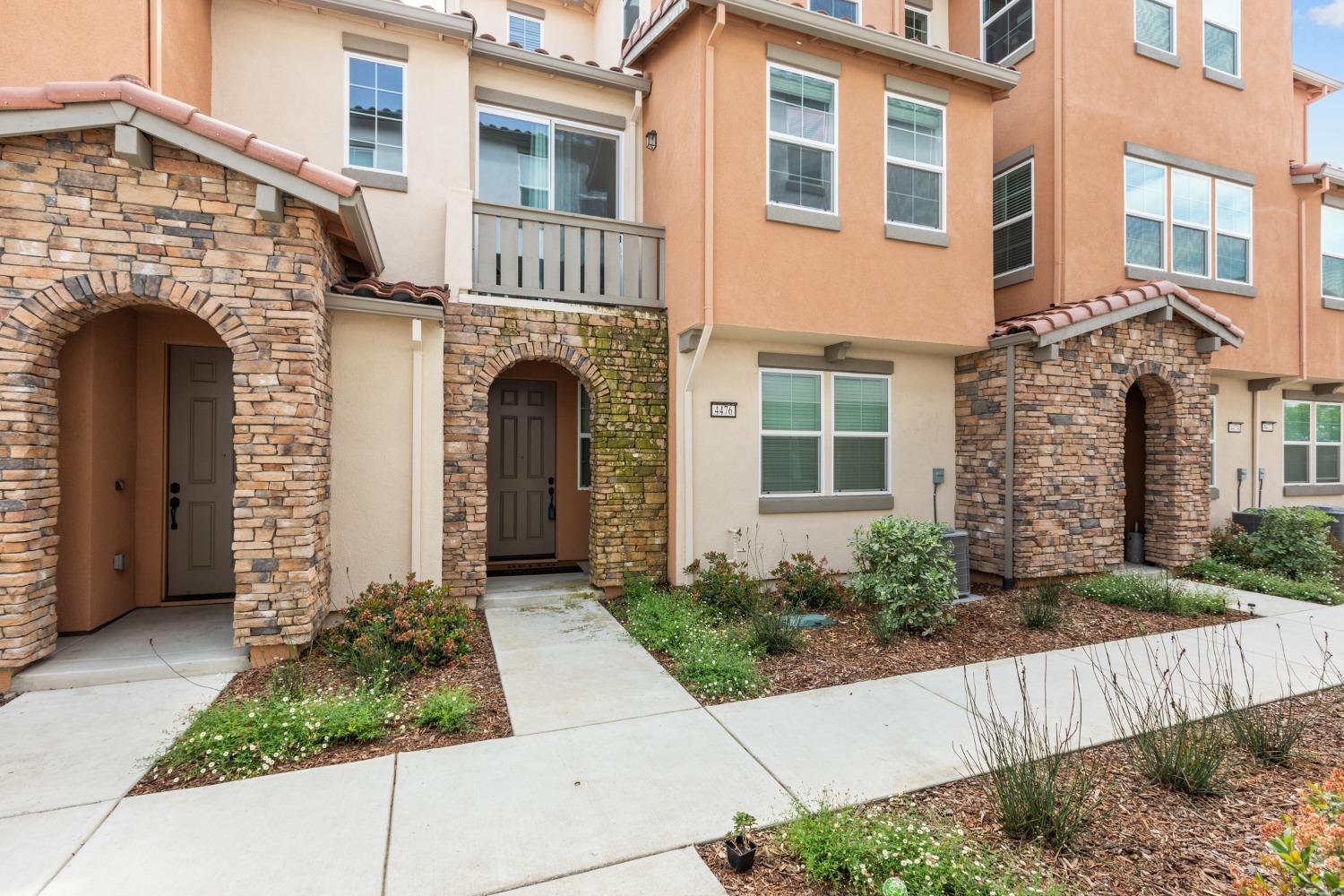 Detail Gallery Image 1 of 35 For 4476 Corse Walk, Sacramento,  CA 95834 - 4 Beds | 3/1 Baths