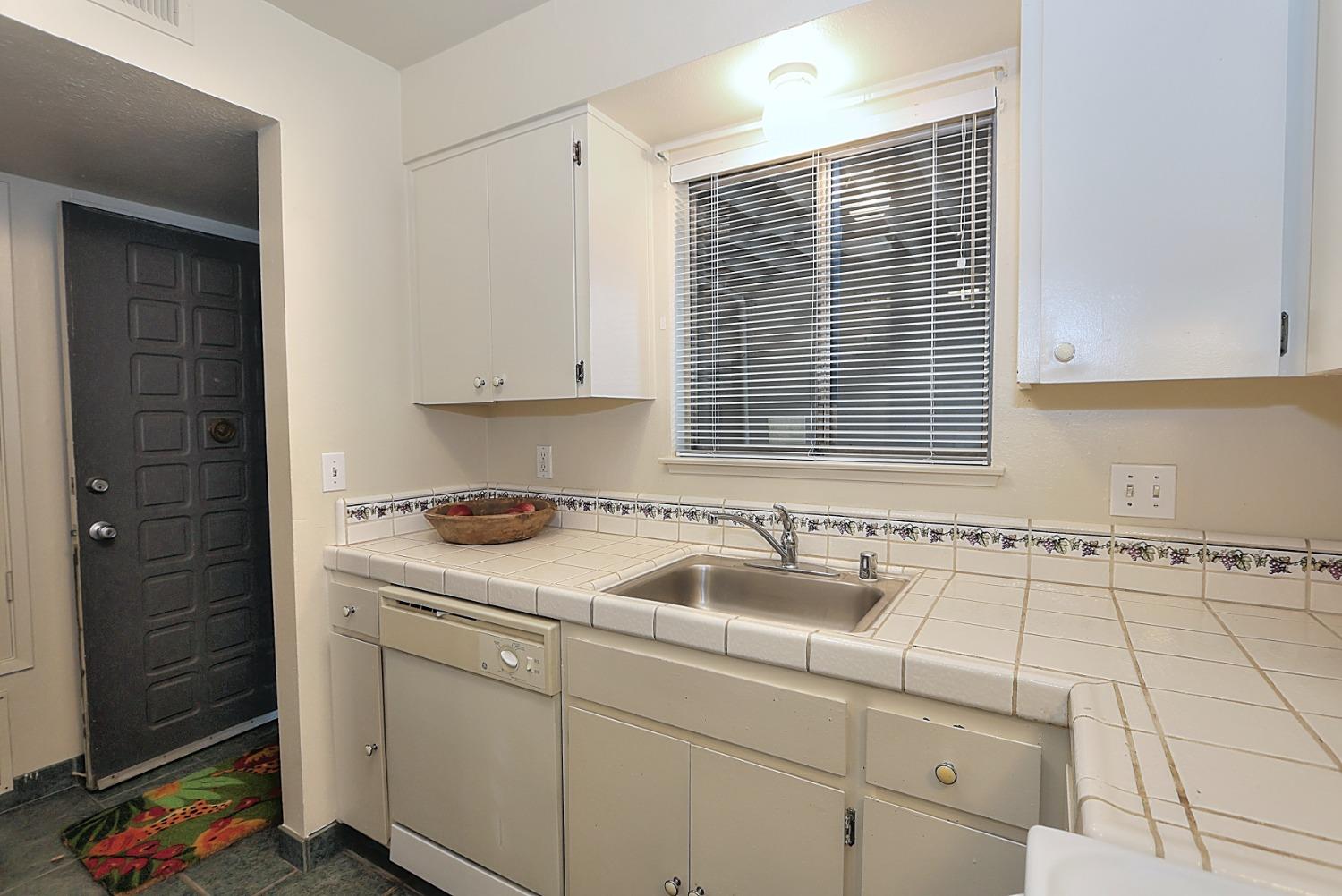 Detail Gallery Image 13 of 59 For 2950 Marconi Ave #108,  Sacramento,  CA 95821 - 1 Beds | 1 Baths