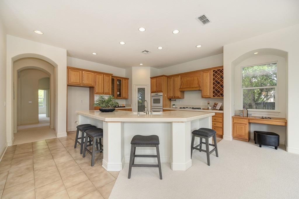 Detail Gallery Image 22 of 66 For 1424 Oak Hill Way, Roseville,  CA 95661 - 4 Beds | 2/1 Baths