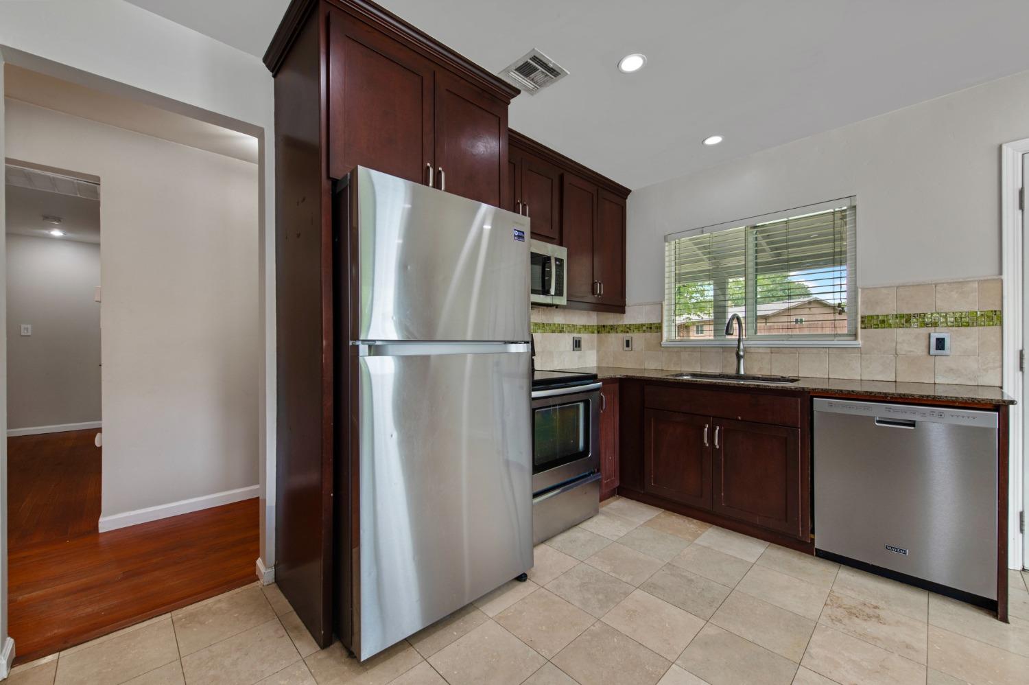Detail Gallery Image 9 of 44 For 7420 Westgate Dr, Citrus Heights,  CA 95610 - 3 Beds | 2 Baths