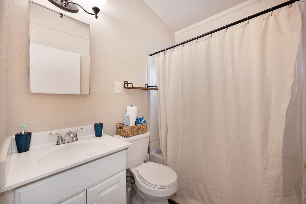 Detail Gallery Image 21 of 40 For 5504 55th St, Sacramento,  CA 95820 - 3 Beds | 2 Baths