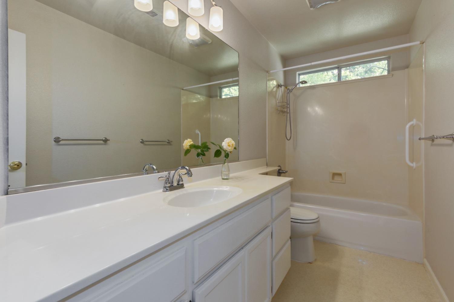Detail Gallery Image 39 of 61 For 2635 Emerald Bay Dr, Davis,  CA 95618 - 3 Beds | 2 Baths