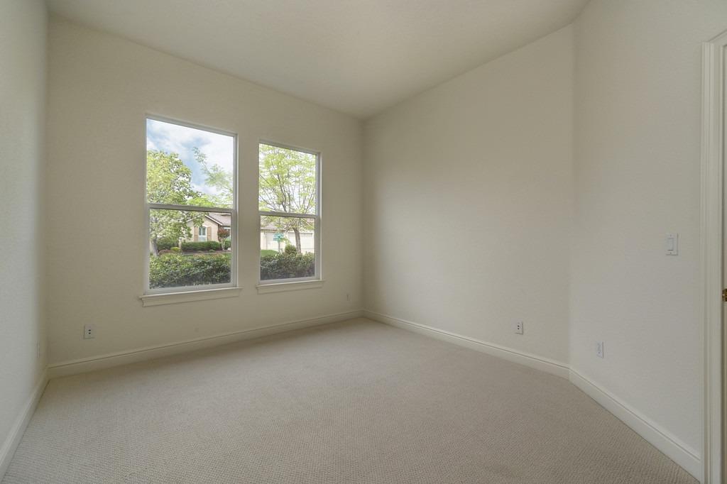 Detail Gallery Image 41 of 66 For 1424 Oak Hill Way, Roseville,  CA 95661 - 4 Beds | 2/1 Baths