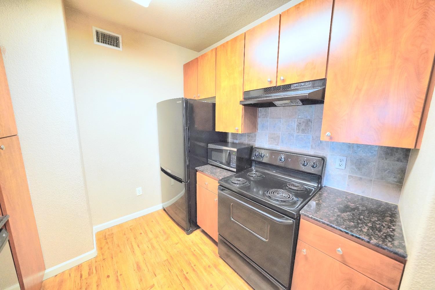 Detail Gallery Image 8 of 31 For 8434 Walerga Rd #233,  Antelope,  CA 95843 - 2 Beds | 2 Baths