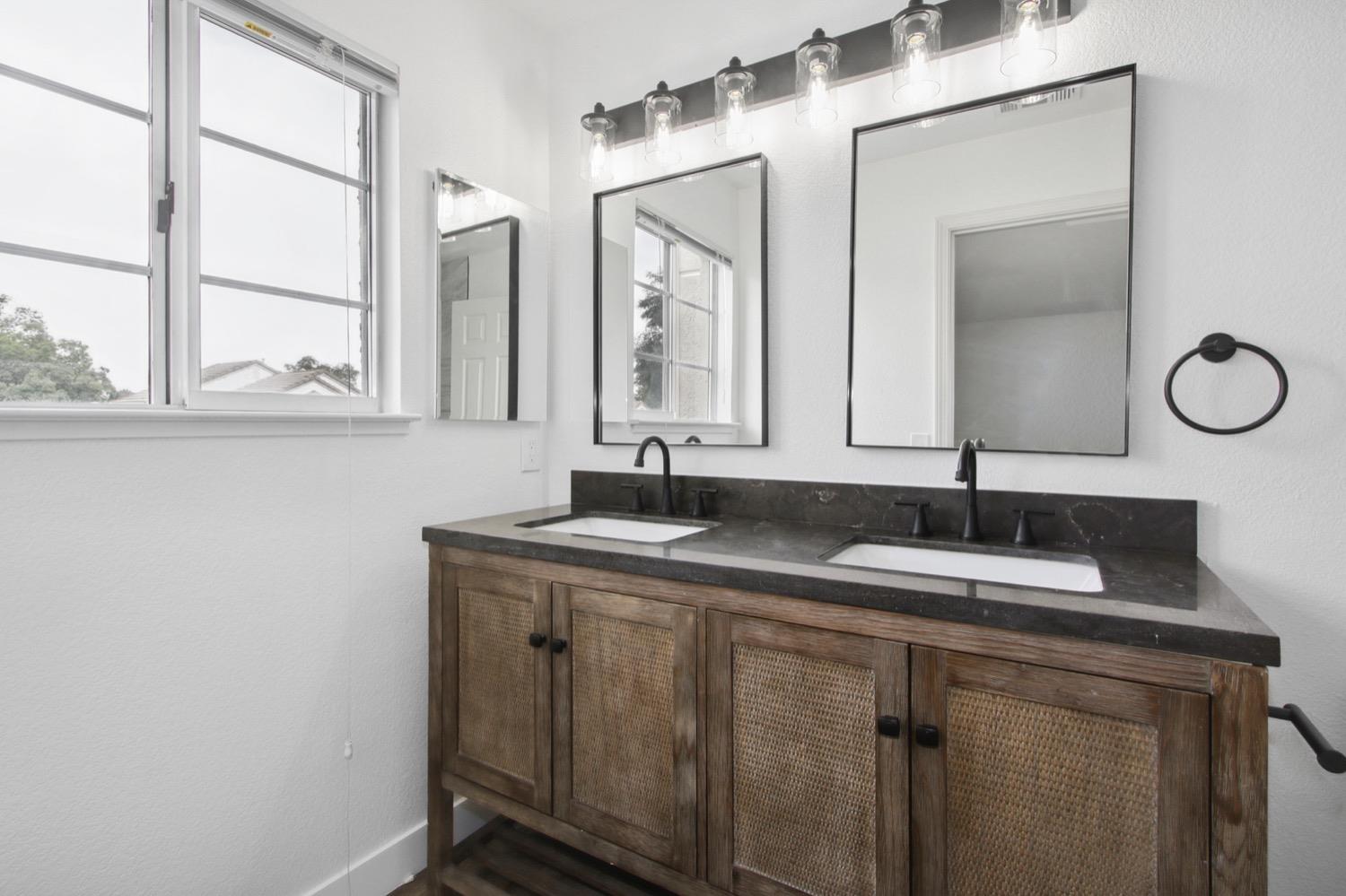 Detail Gallery Image 29 of 81 For 261 Union St, Roseville,  CA 95678 - 4 Beds | 2/1 Baths