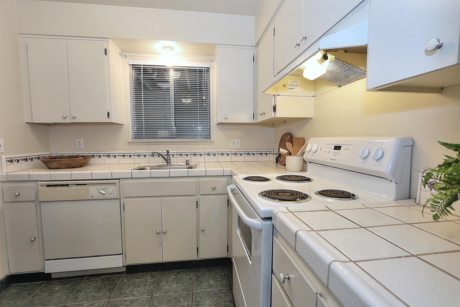 Detail Gallery Image 11 of 59 For 2950 Marconi Ave #108,  Sacramento,  CA 95821 - 1 Beds | 1 Baths