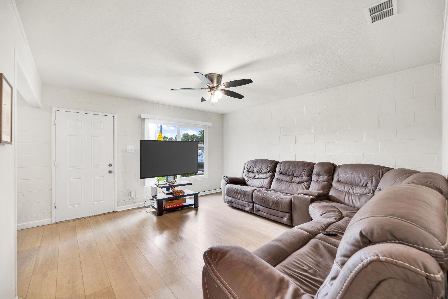 Detail Gallery Image 11 of 52 For 5673 James Way, Sacramento,  CA 95822 - 3 Beds | 1 Baths