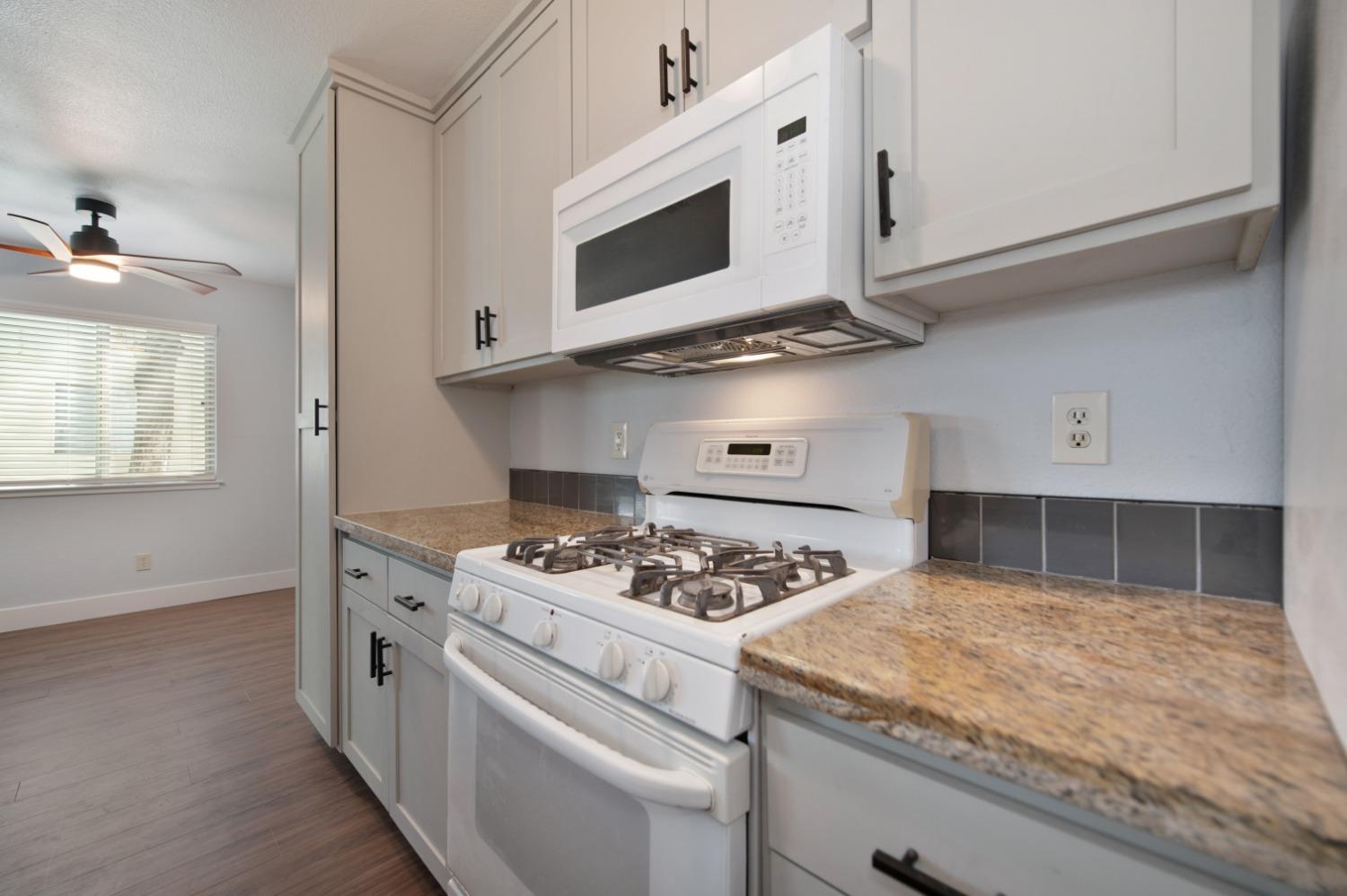 Detail Gallery Image 14 of 24 For 6520 Bremen Dr #2,  Citrus Heights,  CA 95621 - 2 Beds | 1 Baths