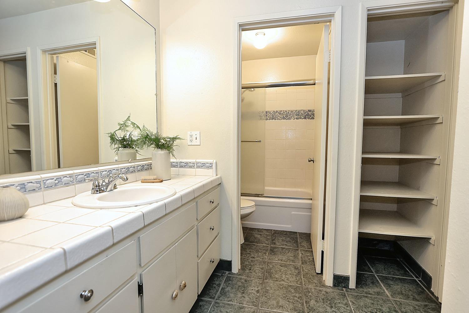 Detail Gallery Image 37 of 59 For 2950 Marconi Ave #108,  Sacramento,  CA 95821 - 1 Beds | 1 Baths