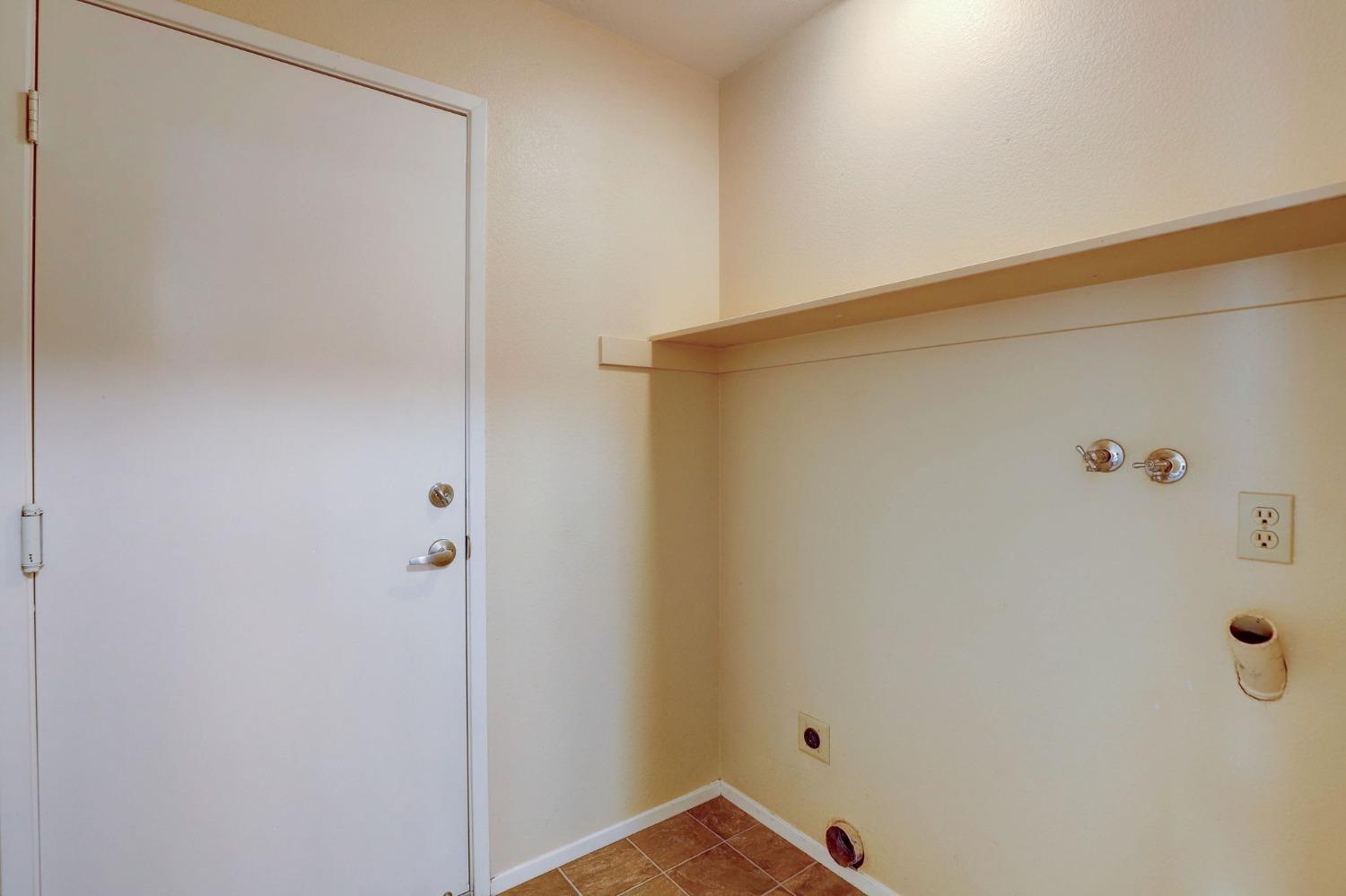 Detail Gallery Image 20 of 47 For 1350 Foxboro Way, Sacramento,  CA 95833 - 3 Beds | 2 Baths