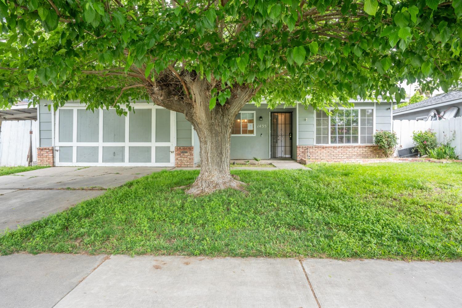 Detail Gallery Image 1 of 42 For 1435 Loughborough Dr, Merced,  CA 95348 - 3 Beds | 2 Baths
