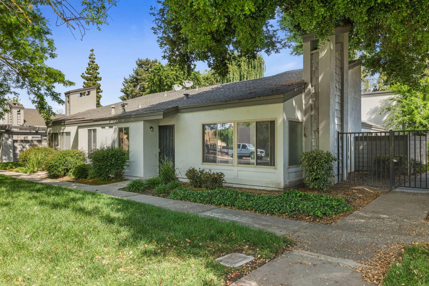Detail Gallery Image 3 of 29 For 1313 Floyd Ave #107,  Modesto,  CA 95355 - 2 Beds | 1 Baths