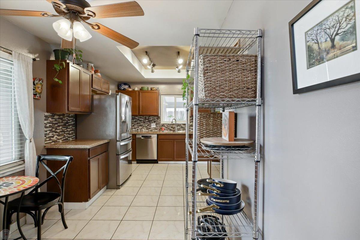 Detail Gallery Image 9 of 48 For 2500 Mira Flores Dr, Turlock,  CA 95380 - 3 Beds | 2 Baths