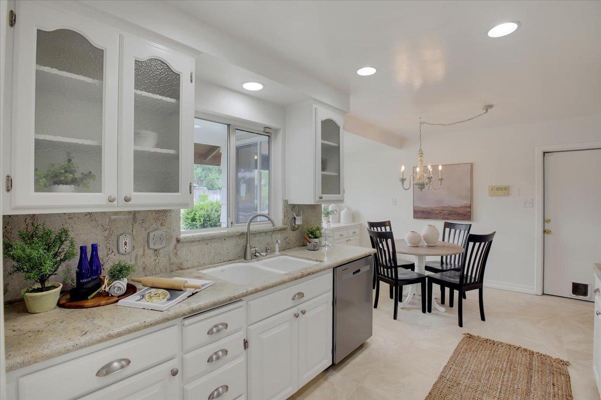 Detail Gallery Image 8 of 51 For 4728 Crestview Dr, Carmichael,  CA 95608 - 3 Beds | 2 Baths