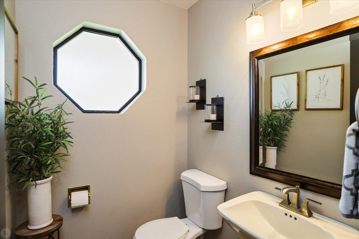 Detail Gallery Image 10 of 70 For 1298 River Bluff Dr, Oakdale,  CA 95361 - 3 Beds | 2/1 Baths