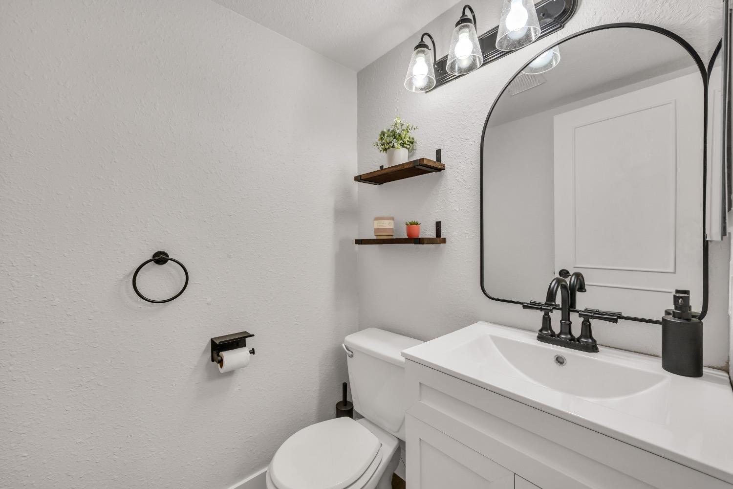 Detail Gallery Image 19 of 44 For 2513 Duet Dr, West Sacramento,  CA 95691 - 2 Beds | 2/1 Baths