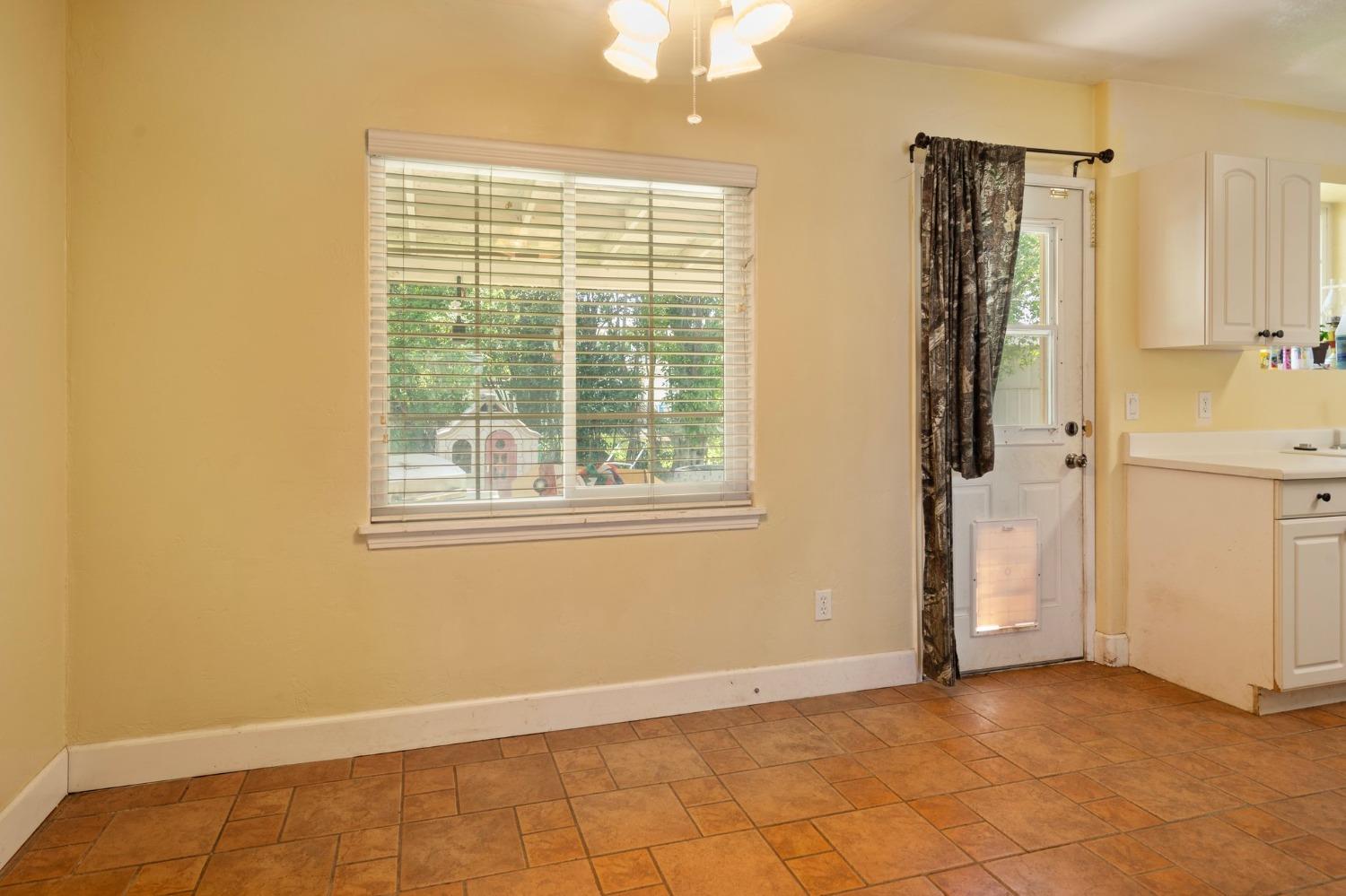 Detail Gallery Image 9 of 16 For 108 E 14th St, Marysville,  CA 95901 - 2 Beds | 1 Baths